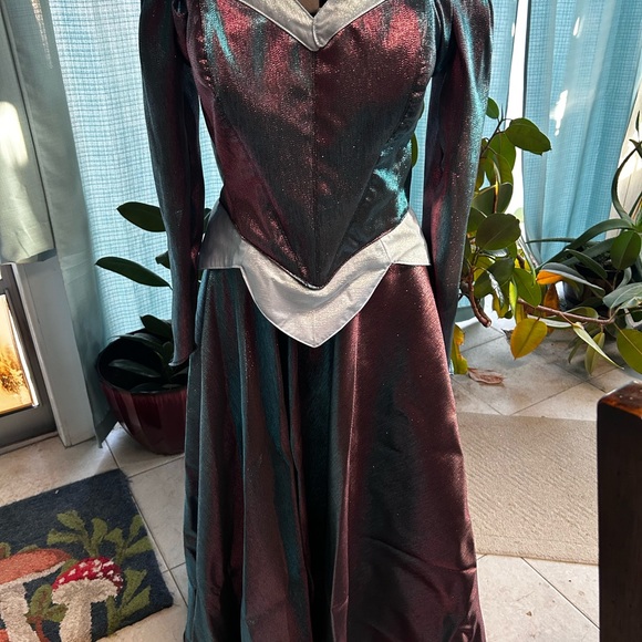 Dream Princess Gown color changing blue and pink - Picture 2 of 4